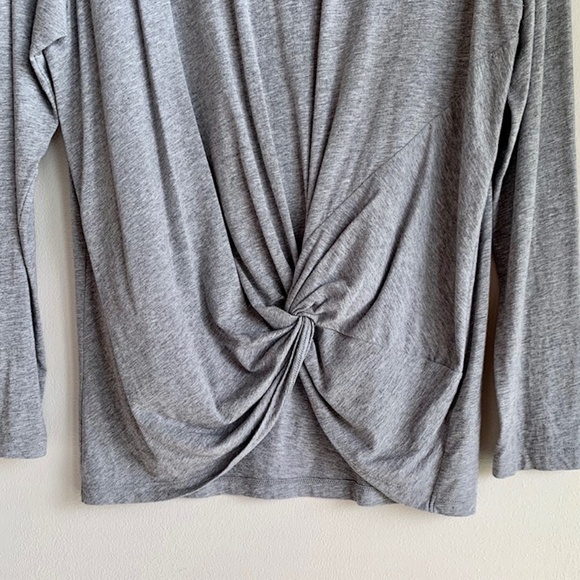 3/$45 ⭐️ BABATON The Group Grey Shirt with Twisted Front SIZE M - Picture 2 of 6